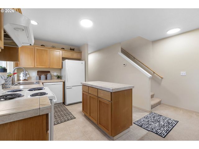 9304 N RICHMOND Ave, Portland, OR 97203