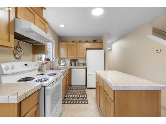 9304 N RICHMOND Ave, Portland, OR 97203