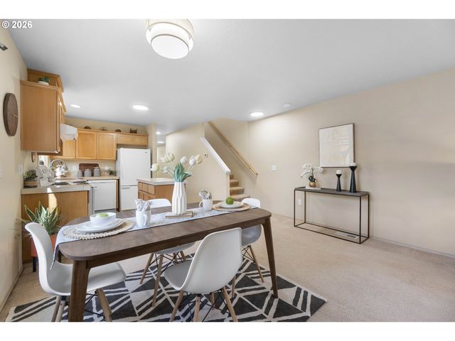 9304 N RICHMOND Ave, Portland, OR 97203