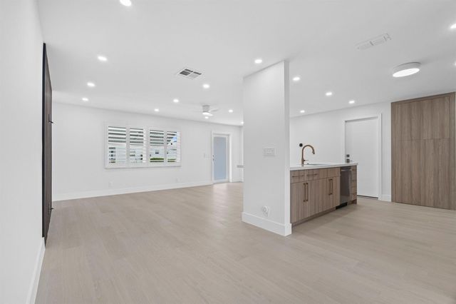 1304 SW 23rd Street, Boynton Beach, FL 33426