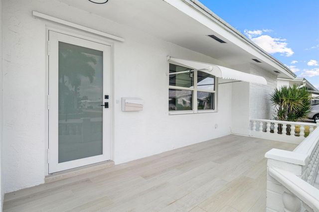 1304 SW 23rd Street, Boynton Beach, FL 33426