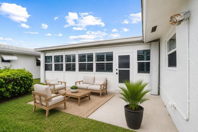 1304 SW 23rd Street, Boynton Beach, FL 33426