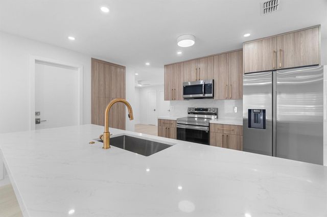 1304 SW 23rd Street, Boynton Beach, FL 33426