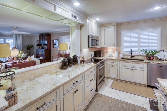 6808 LaRoche Avenue 4, Savannah, GA 31406