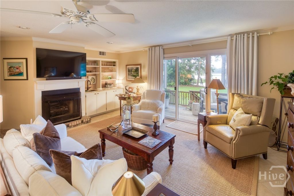 Image 13 of property listing at 6808 LaRoche Avenue 4, Savannah, GA 31406