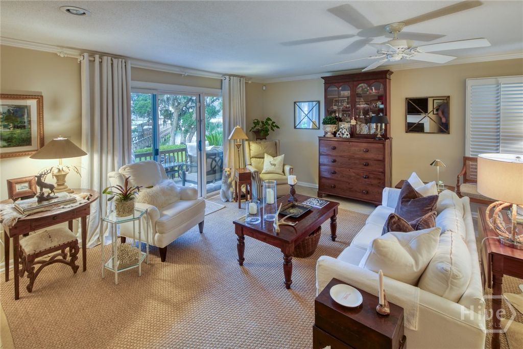 Image 15 of property listing at 6808 LaRoche Avenue 4, Savannah, GA 31406