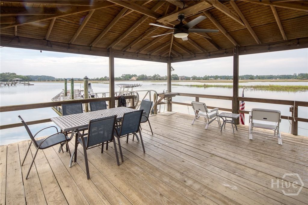 Image 30 of property listing at 6808 LaRoche Avenue 4, Savannah, GA 31406