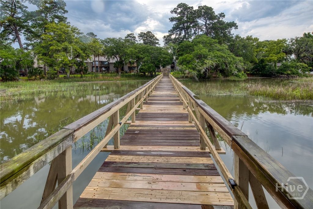 Image 33 of property listing at 6808 LaRoche Avenue 4, Savannah, GA 31406
