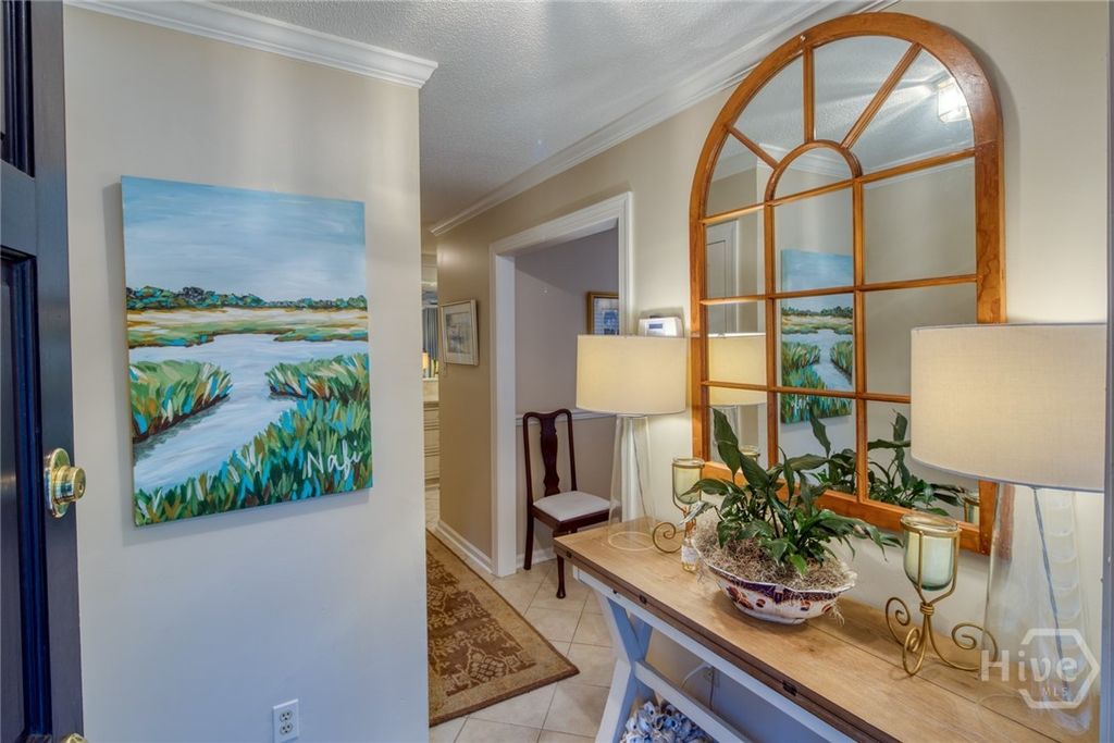 Image 4 of property listing at 6808 LaRoche Avenue 4, Savannah, GA 31406