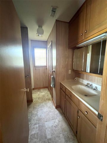 1518 County Road 307, El Campo, TX 77437