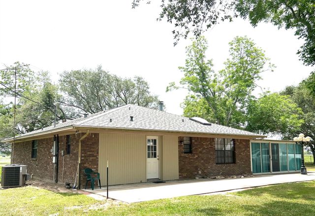 1518 County Road 307, El Campo, TX 77437