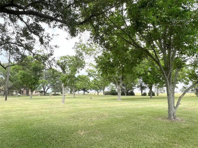 1518 County Road 307, El Campo, TX 77437