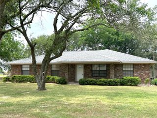 1518 County Road 307, El Campo, TX 77437