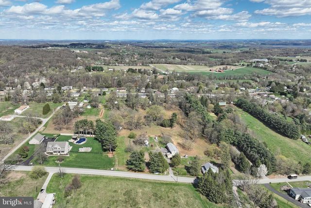 861 POFF ROAD, York, PA 17406