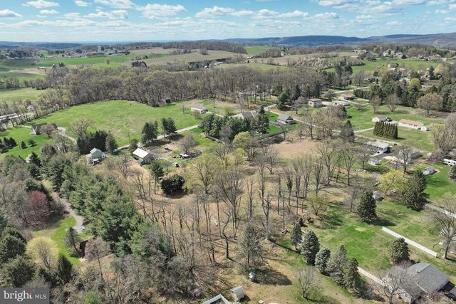 861 POFF ROAD, York, PA 17406