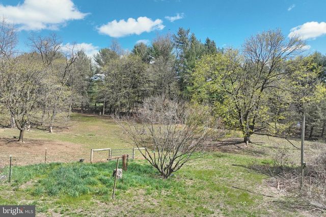 861 POFF ROAD, York, PA 17406