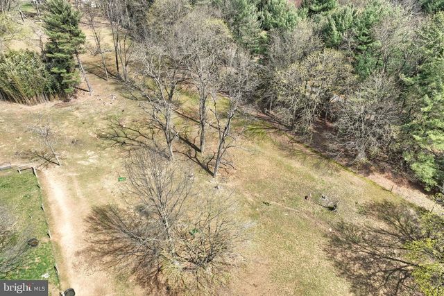 861 POFF ROAD, York, PA 17406