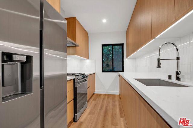 950 Havenhurst Drive 6, West Hollywood, CA 90046