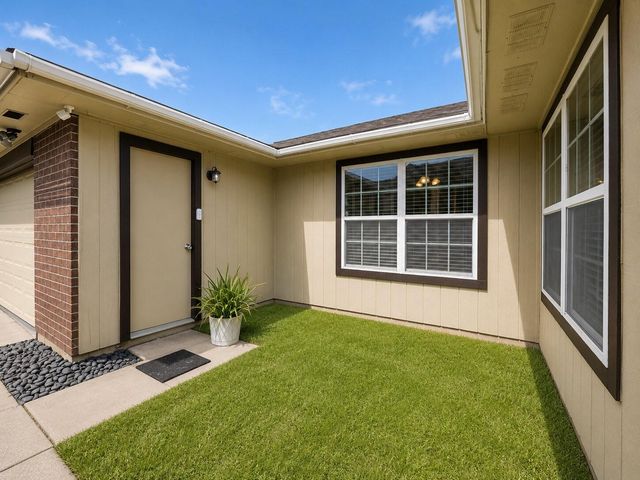 9734 Willmont Road, La Porte, TX 77571