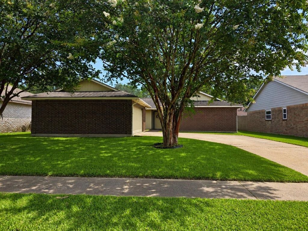 9734 Willmont Road, La Porte, TX 77571