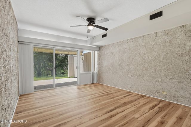 2806 Suncrest Rd Apt 4, Pigeon Forge, TN 37863