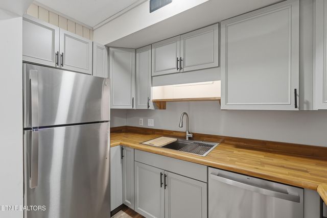 2806 Suncrest Rd Apt 4, Pigeon Forge, TN 37863