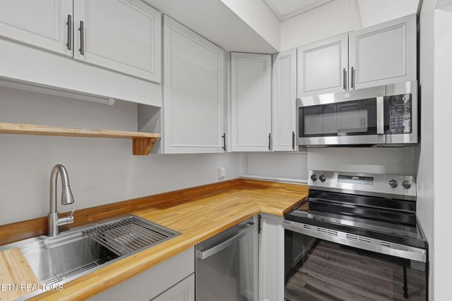 2806 Suncrest Rd Apt 4, Pigeon Forge, TN 37863