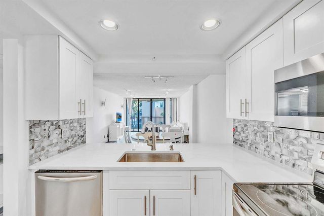 17 Royal Palm Way 3010, Boca Raton, FL 33432