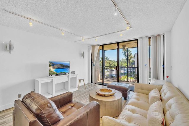 17 Royal Palm Way 3010, Boca Raton, FL 33432