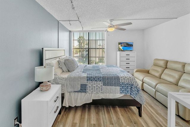 17 Royal Palm Way 3010, Boca Raton, FL 33432