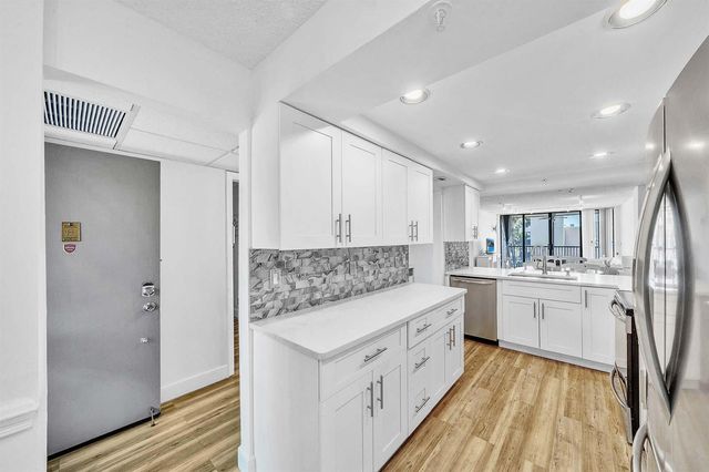 17 Royal Palm Way 3010, Boca Raton, FL 33432