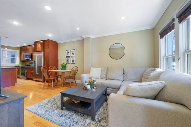 208-210 W 7th St 1, Boston, MA 02127