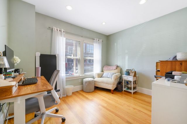 208-210 W 7th St 1, Boston, MA 02127