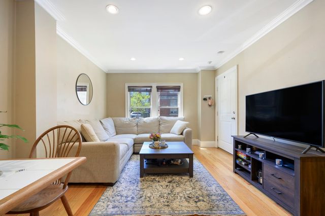 208-210 W 7th St 1, Boston, MA 02127