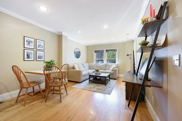 208-210 W 7th St 1, Boston, MA 02127