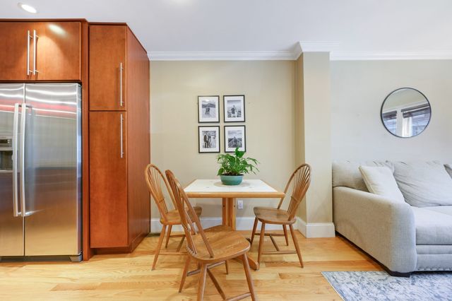 208-210 W 7th St 1, Boston, MA 02127