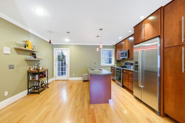 208-210 W 7th St 1, Boston, MA 02127