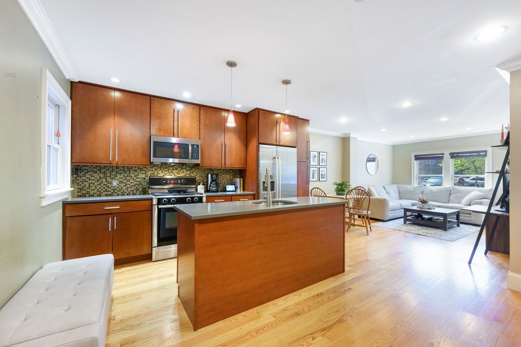 208-210 W 7th St 1, Boston, MA 02127