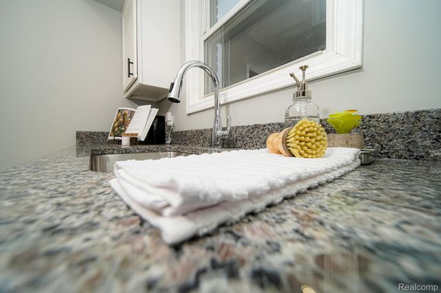 17344 WISCONSIN Street, Detroit, MI 48221