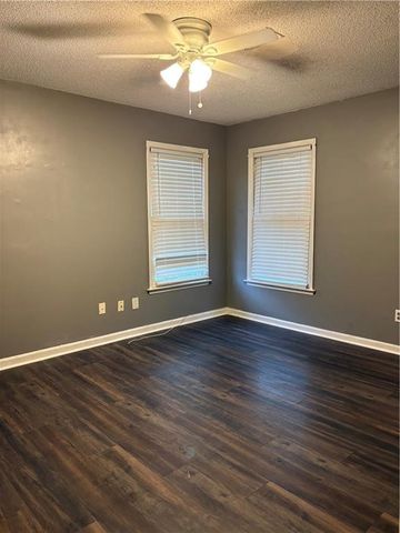 1562 Linksview Close, Stone Mountain, GA 30088