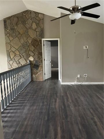 1562 Linksview Close, Stone Mountain, GA 30088