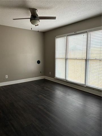 1562 Linksview Close, Stone Mountain, GA 30088