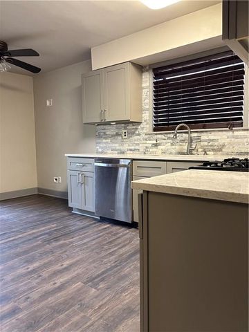 1562 Linksview Close, Stone Mountain, GA 30088