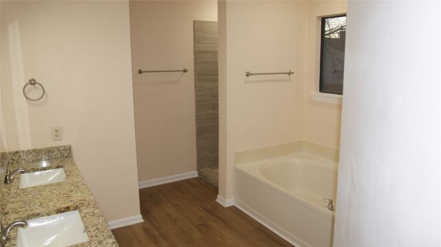 610 Squaw Creek Court, Arlington, TX 76018