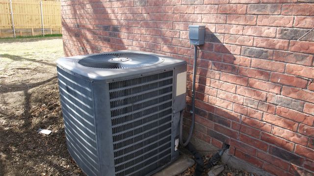 610 Squaw Creek Court, Arlington, TX 76018