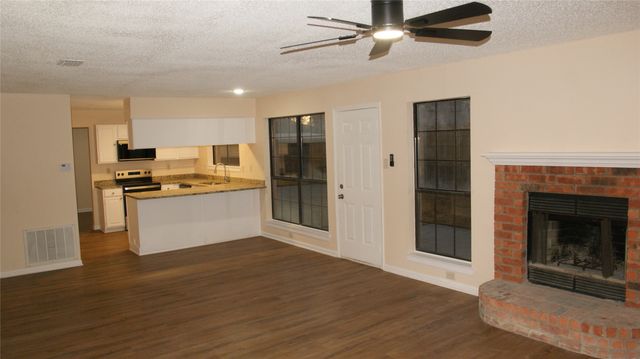 610 Squaw Creek Court, Arlington, TX 76018