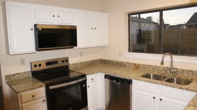 610 Squaw Creek Court, Arlington, TX 76018