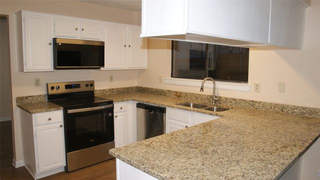 610 Squaw Creek Court, Arlington, TX 76018