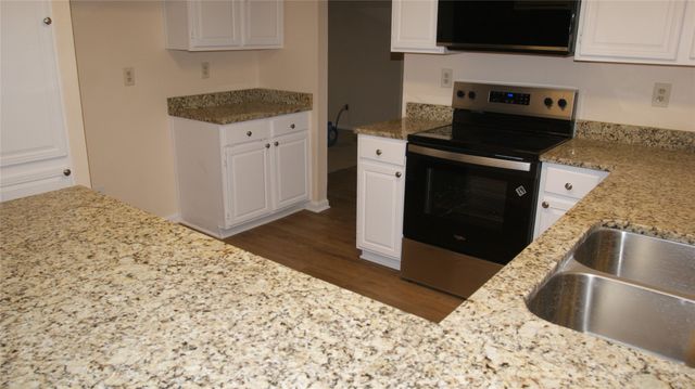 610 Squaw Creek Court, Arlington, TX 76018