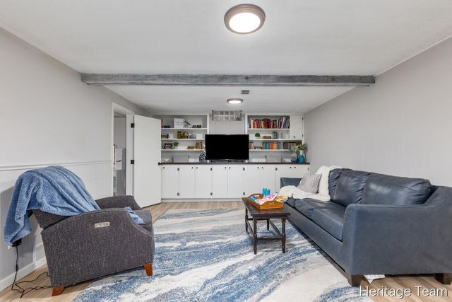 8116 Birchwood Avenue, Jenison, MI 49428